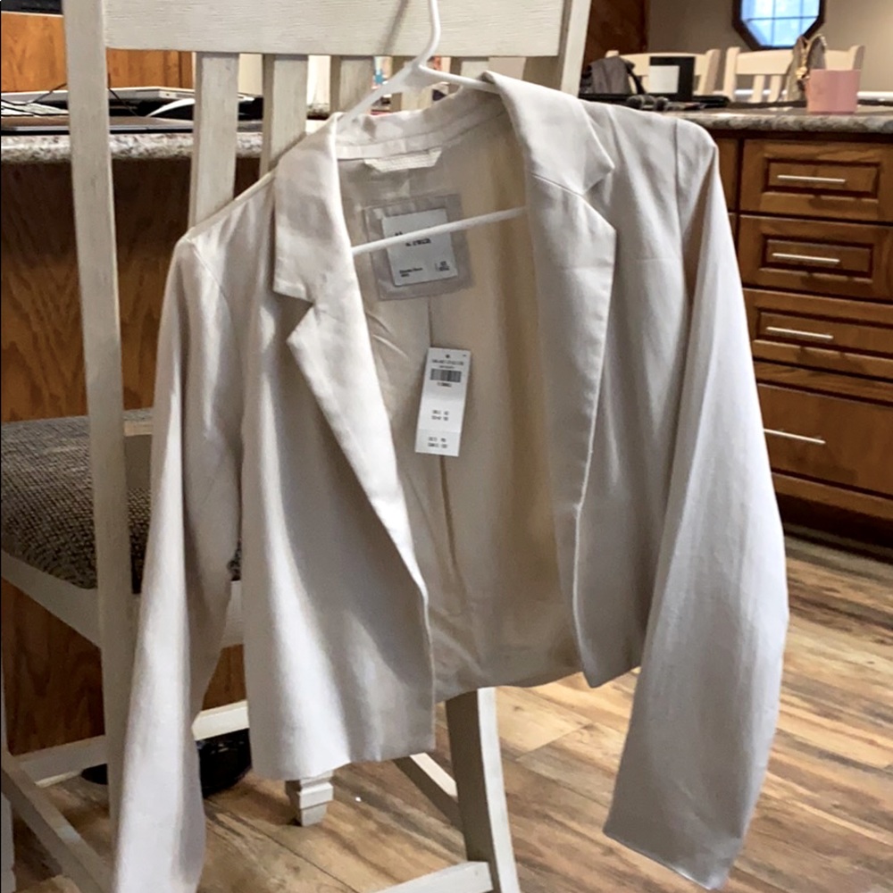 Abercrombie and Fitch cropped blazer